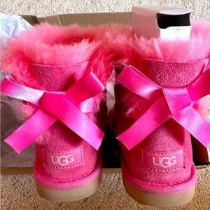 Ugg mini Bailey Bow girls Pink Boots size 13